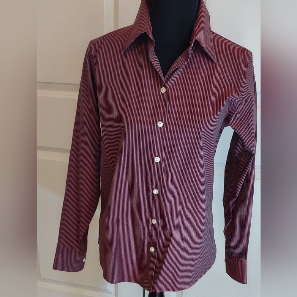 Eddie Bauer Wrinkle Resistant Long Sleeve Button Down Blouse